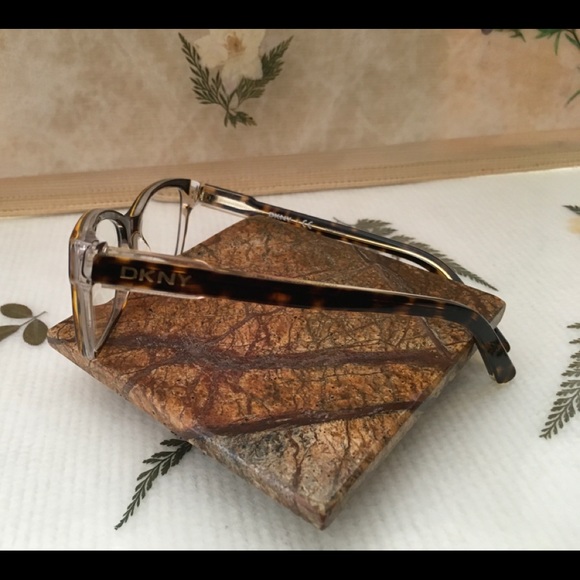 DKNY DESIGNER GLASSES - Picture 4 of 7